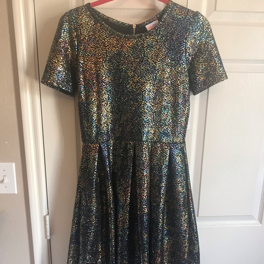 NWT Elegant Lularoe Amelia Size M